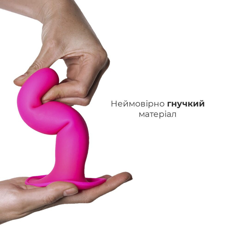 Вид збоку на дилдо Adrien Lastic Hitsens Pink, що підкреслює його анатомічні форми та присоску