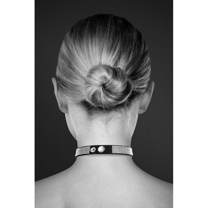 Чокер Bijoux Pour Tоi HEART DIAMOND, вид збоку, демонструє вишуканий дизайн та текстуру стразів