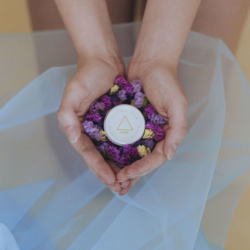 Вібратор Bijoux Indiscrets HOROSCOPE Sagittarius в упаковці: стильна коробка з логотипом бренду