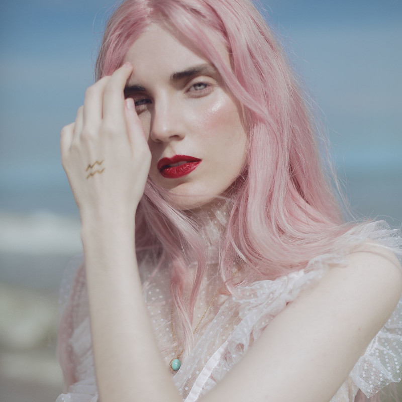 Близький вигляд вібратора на палець з набору Bijoux Indiscrets HOROSCOPE - Aquarius (Водолій)