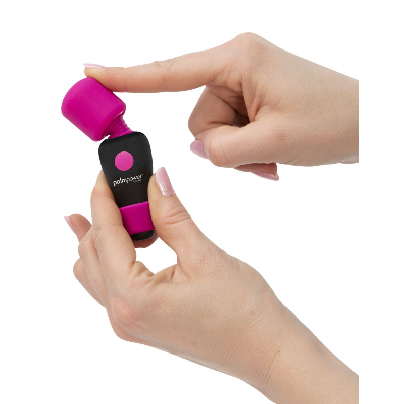 Використання мінівібромасажера PalmPower Pocket для розслаблення м'язів ніг