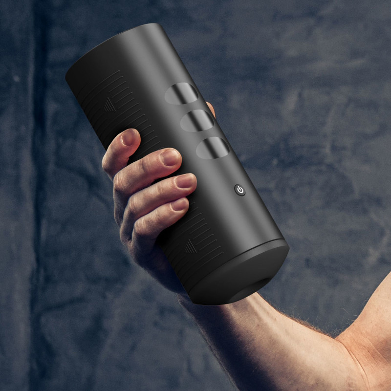 Kiiroo Titan: детальний вигляд елементів керування та порту зарядки