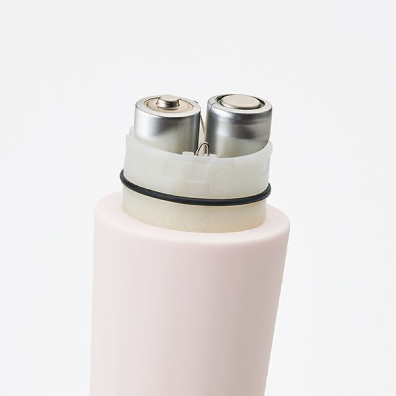 Мінівібратор Iroha RIN Kogane з близької відстані, фокус на деталях корпусу та кнопці керування