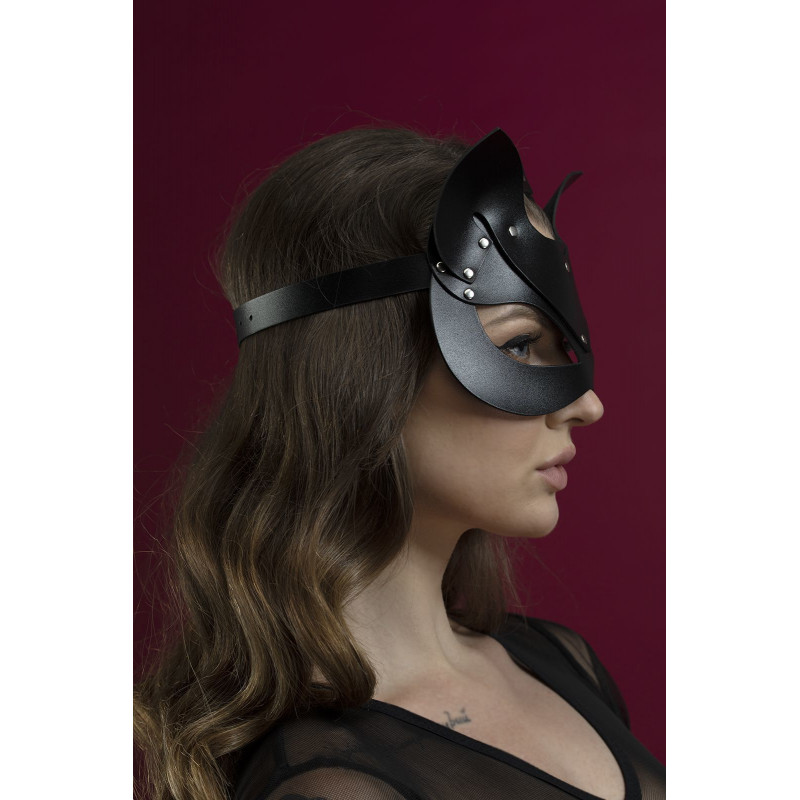 Чорна шкіряна маска кішечки Feral Feelings Catwoman Mask, вид збоку, текстура натуральної шкіри