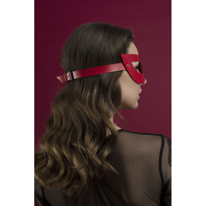 Упаковка маски Feral Feelings Mystery Mask, червона, натуральна шкіра. Текстура матеріалу.