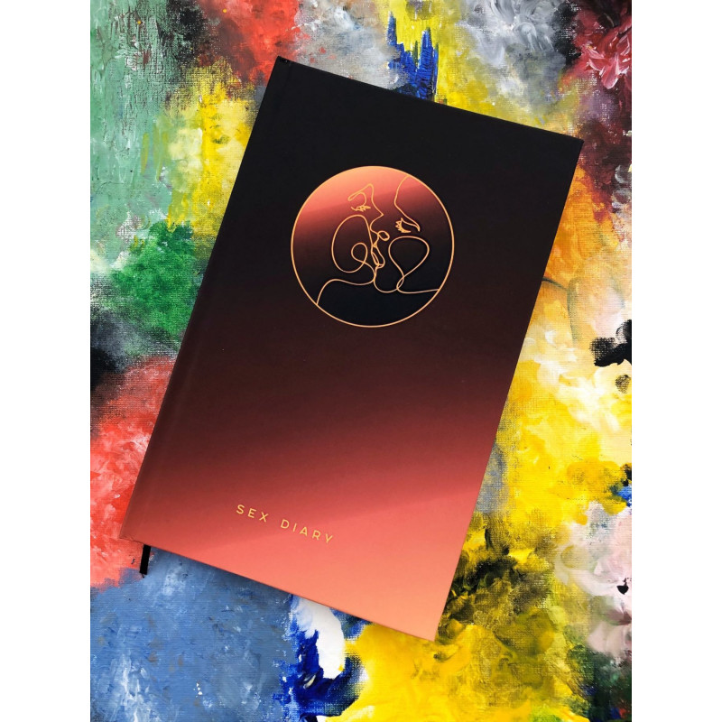 Обучающий интимный дневник-книга Sex Diary, вид с верхнего ракурса, демонстрирующий полный комплект