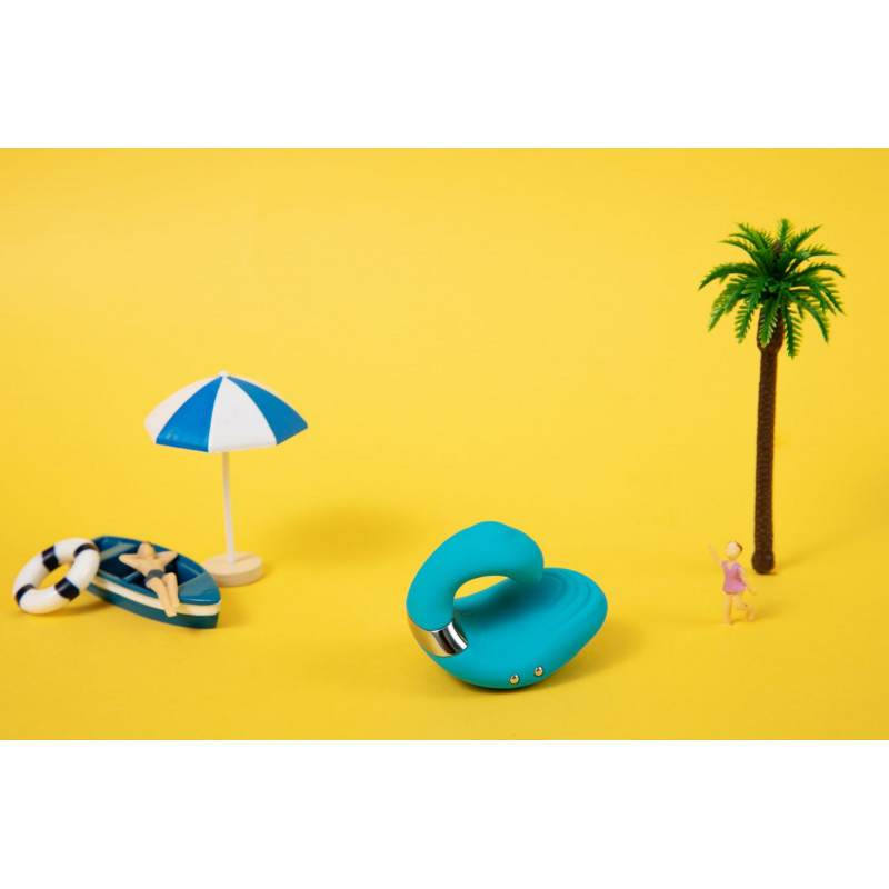 Вібратор KISSTOY Queeni в контексті використання, натякаючи на приватні моменти насолоди