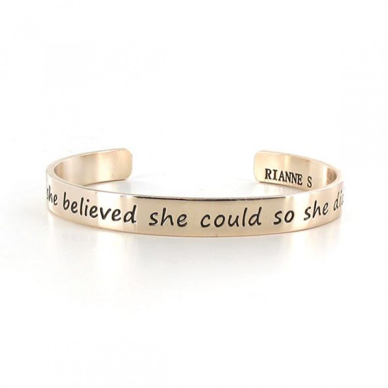 Детальний вигляд головки вібромасажера RIANNE S Bella Mini Wand Coral, що підкреслює якість медичного силікону