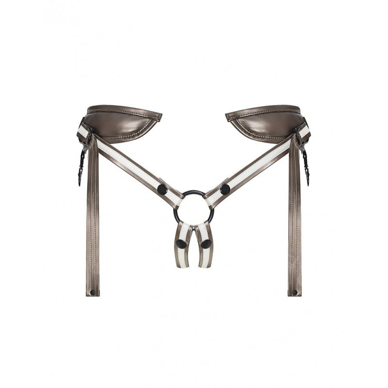 Детальний план кріплень та пряжок на червоних шкіряних трусиках для страпону Strap-On-Me Leatherette Harness DESIROUS