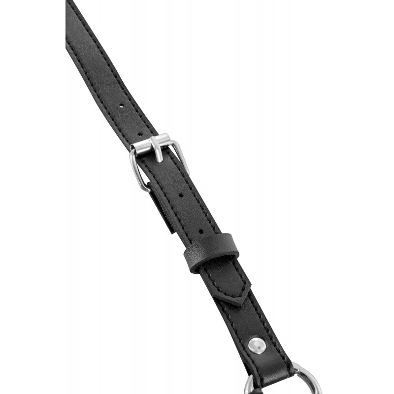 Детальний вигляд збоку портупеї Fetish Tentation з шипами, демонстрація регулювання