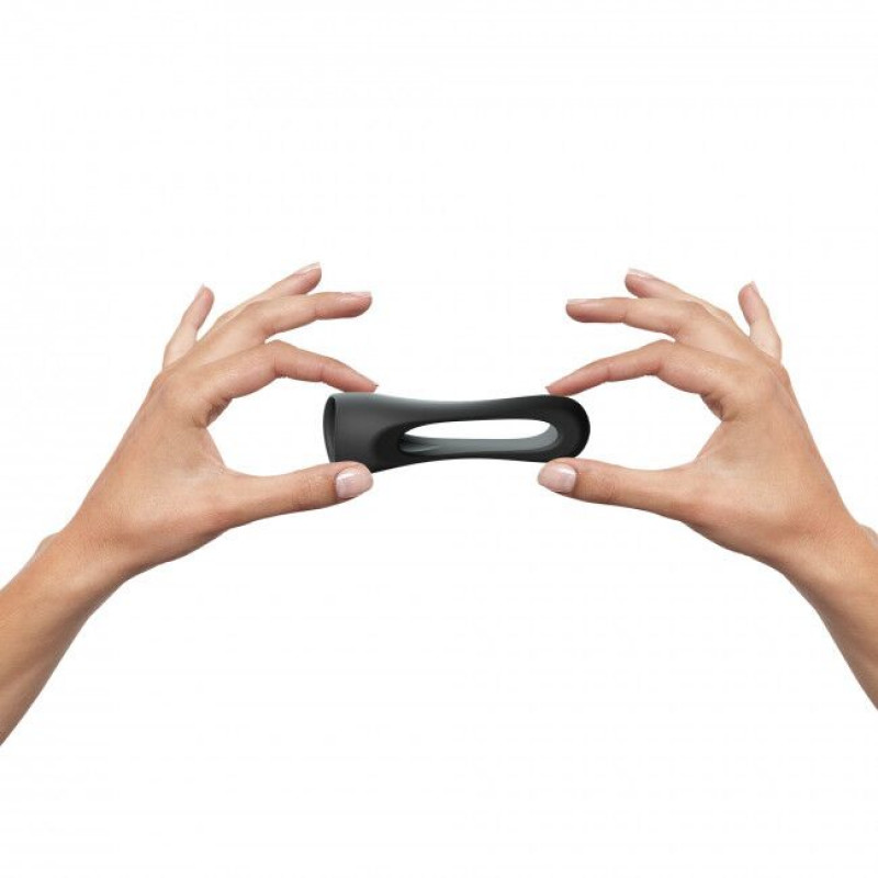 Текстура та матеріал подвійного ерекційного кільця Love To Love FLUX RING BLACK ONYX, що підкреслює його гладкість та гнучкість.