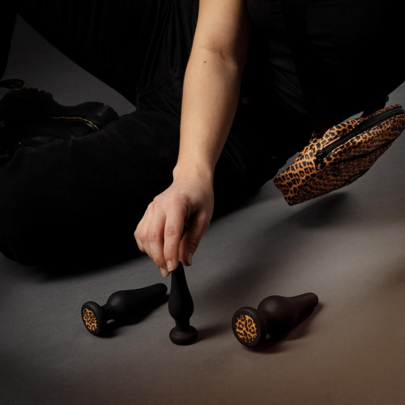 Зблизька силіконових анальних пробок Panthra Kesia, акцент на якість