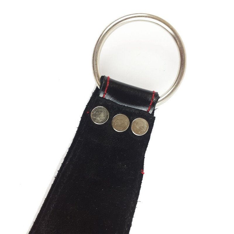 Поручні Art of Sex Fetish Hand Cuffs у використанні, деталі кріплення