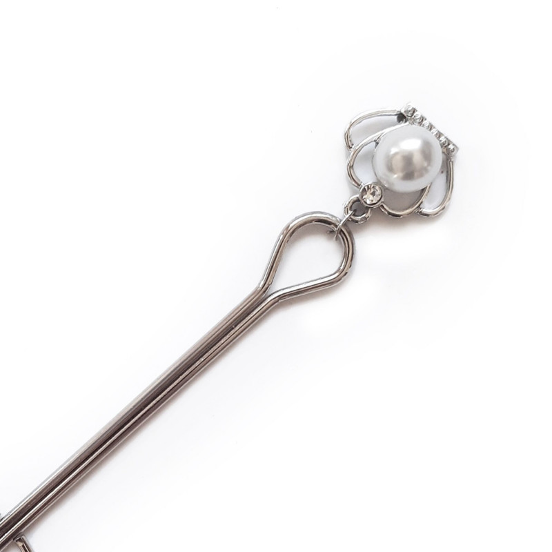 Детальний вигляд кліторного затискача Art of Sex Royal Pearls збоку, демонструючи його ергономічну форму