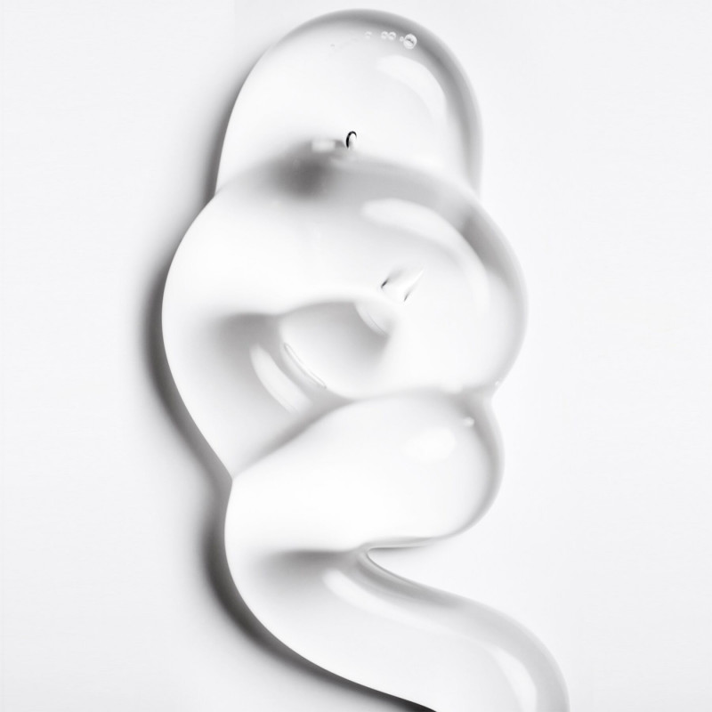 Текстура лубриканта Bijoux Indiscrets Sex au Naturel - Aloe Vera, демонстрація прозорості та ніжності