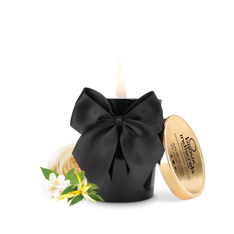 Масажна свічка Bijoux Indiscrets Aphrodisia Scented Massage Candle збоку, демонструючи полум'я