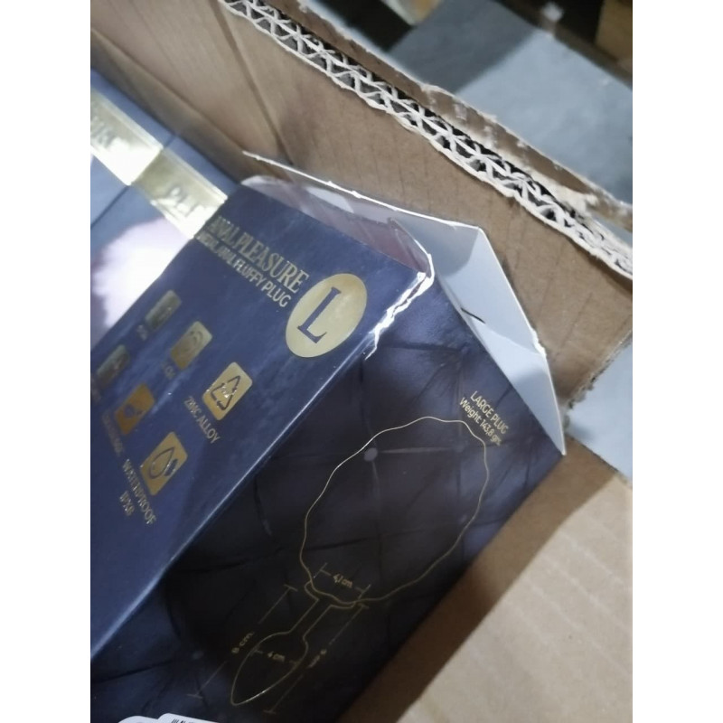 Анальна пробка Alive Fluffy Plug L Pink - вид збоку, вигнута форма для комфортного використання