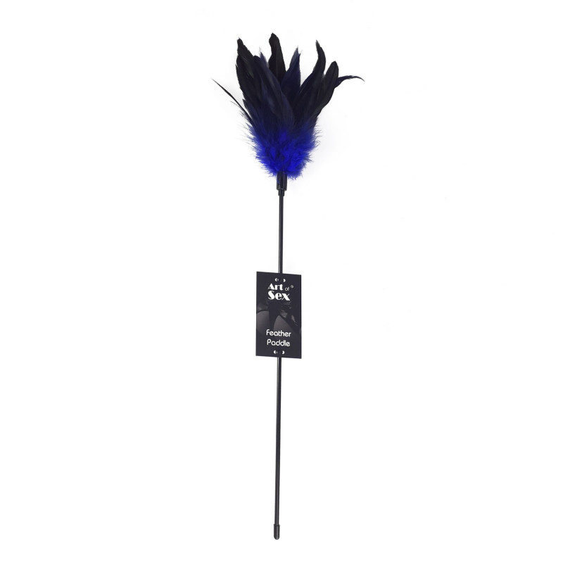 Близький вид синьої лоскітки Art of Sex Feather Paddle, деталі пера півня