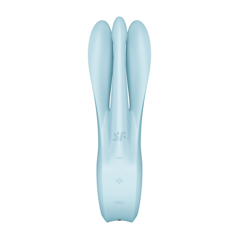 Кліторальний вібратор Satisfyer Threesome 1 Light Blue в руці, демонстрація розміру та ергономіки