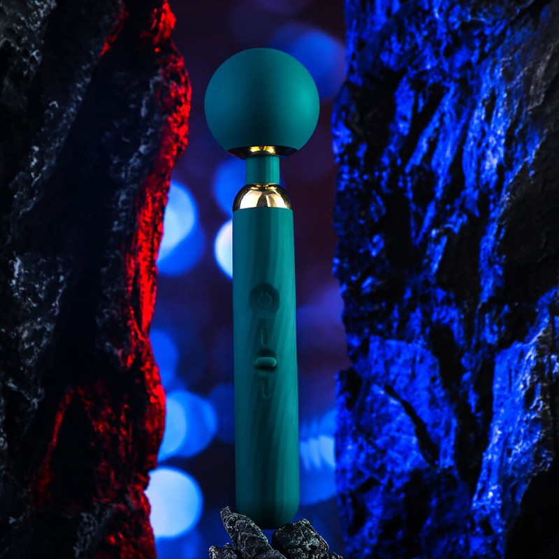 Смарт вібромасажер Magic Motion Zenith в оточенні аксесуарів, що йдуть в комплекті