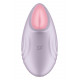 Стильний аксесуар - смарт-вібратор Satisfyer Tropical Tip Light Lilac, представлений у природному освітленні, що підкреслює його колір та витонченість
