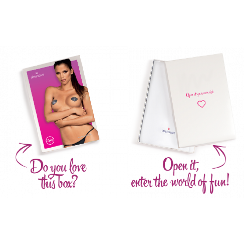 Текстура стразів на чорних накладках-серцях Obsessive A750 nipple covers