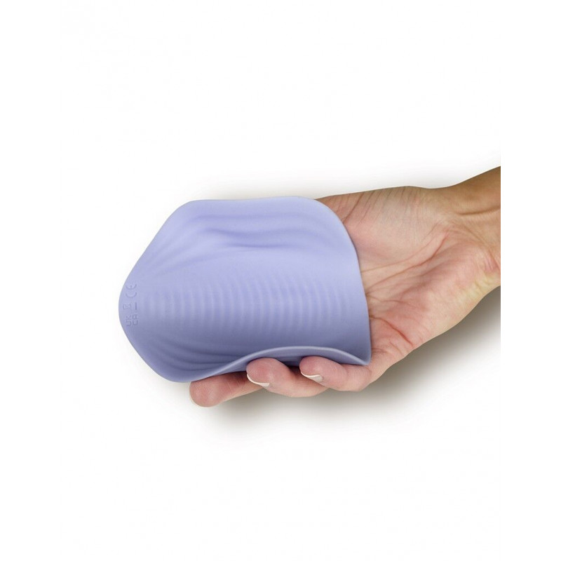 Вібратор NIYA 5 3в1: демонстрація текстури матеріалу, силікон високої якості