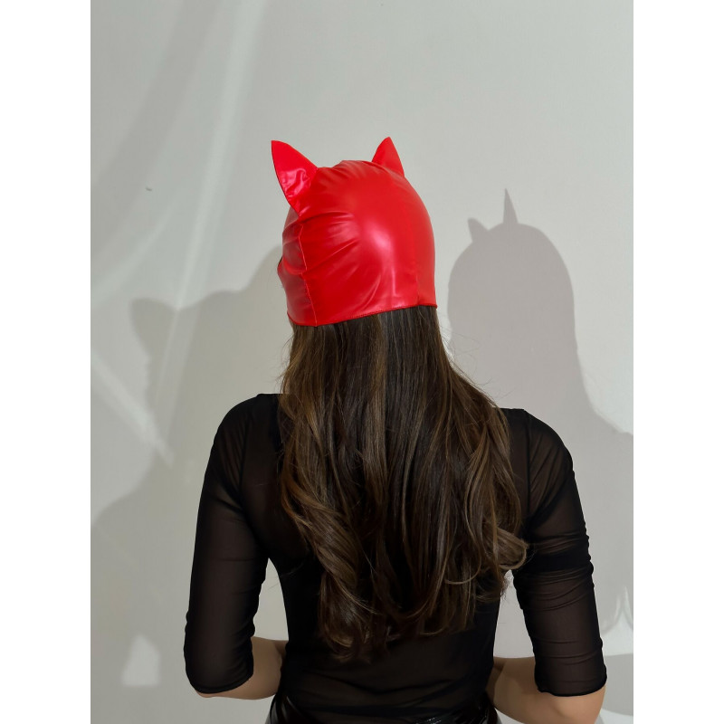 Текстура глянцевого лакового покриття червоної маски Кішка D&A