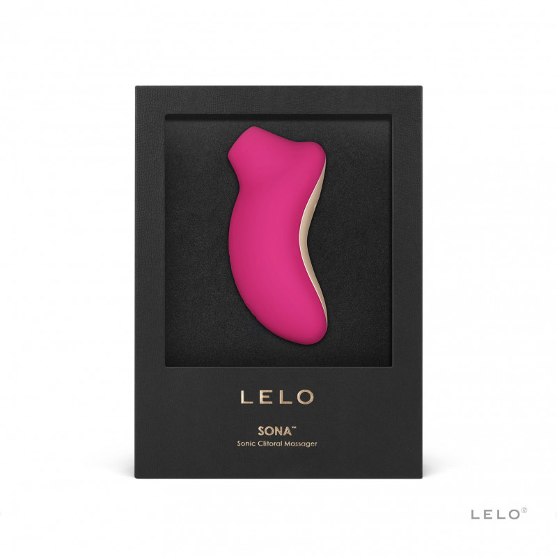 Детальний вигляд LELO SONA Cerise: текстура силікону, кнопка керування, блискучий корпус