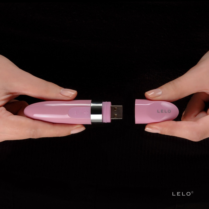 LELO Mia 2 Petal Pink - загальний вигляд, рожевий колір, елегантність, бренд Lelo