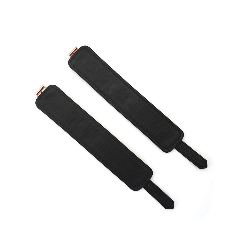 Зблизька: кріплення ланцюжка до понож Liebe Seele Wine Red