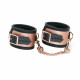 Вид ззаду понож Liebe Seele Rose Gold Memory Ankle Cuffs, зручна застібка