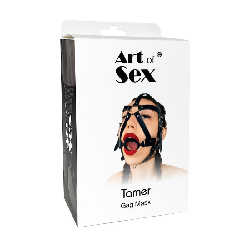 Упаковка кляп-маски Art of Sex Tamer з силіконовим кільцем, демонстрація текстури шкіри