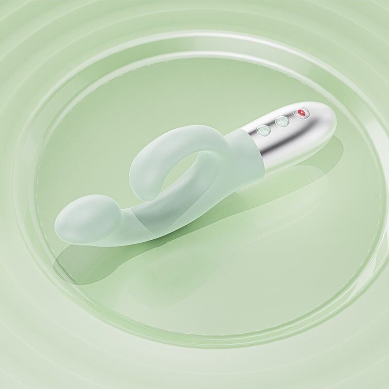 Текстура силікону вібратора-кролика KISSTOY Big G, зелений, м'яка та приємна на дотик