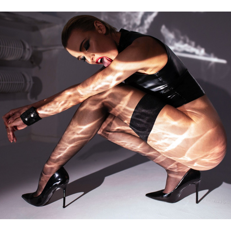 Текстура винила на топе Noir Handmade F324 Glam: глянцевый эффект