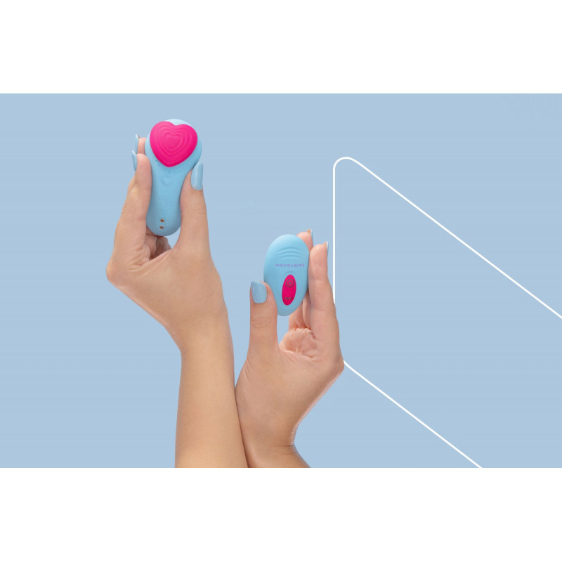 Синій вібратор FairyGasm HeartGem на однотонному тлі, що підкреслює колір