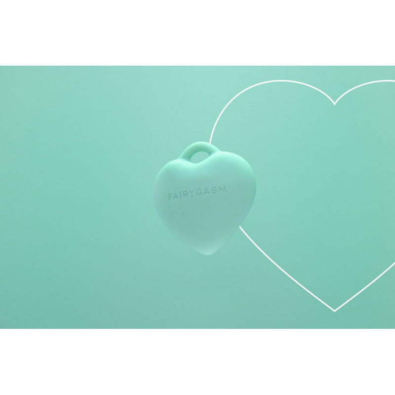 Мінівібратор FairyGasm PleasureStone Сердечко зелений, що демонструє шнурок для зручного використання.