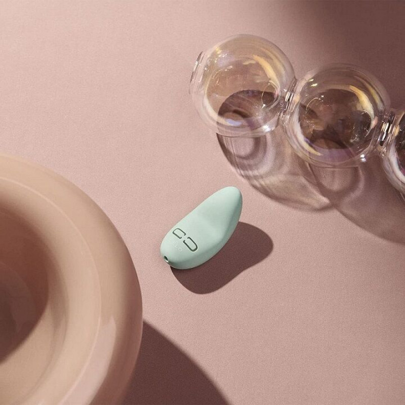 Аксесуари та комплектація мінівібратора LELO Lily 3 Polar Green