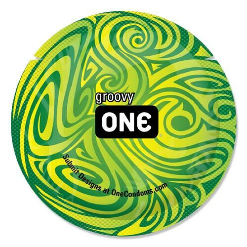 Світіння презерватива ONE Glowing Pleasures у повній темряві