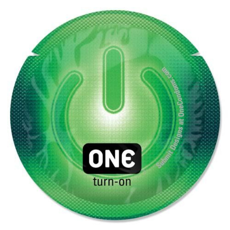 Презерватив ONE Glowing Pleasures, показаний разом з іншими продуктами бренду ONE