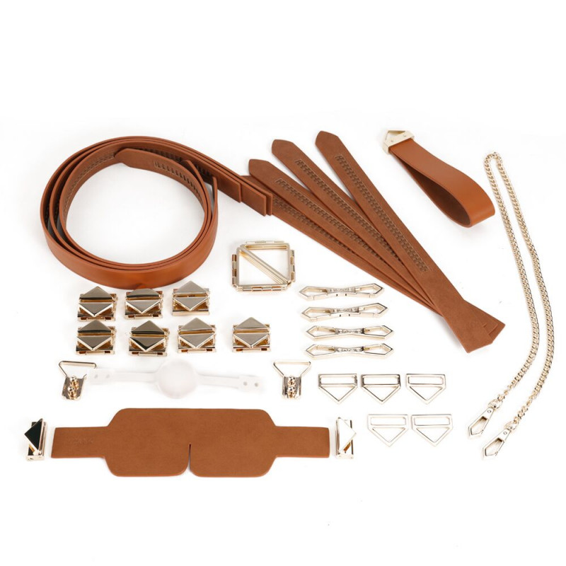 Вигляд збоку набору LOCKINK Bondage & Restraint, що демонструє вигнуту форму ременів та зручність кріплень.