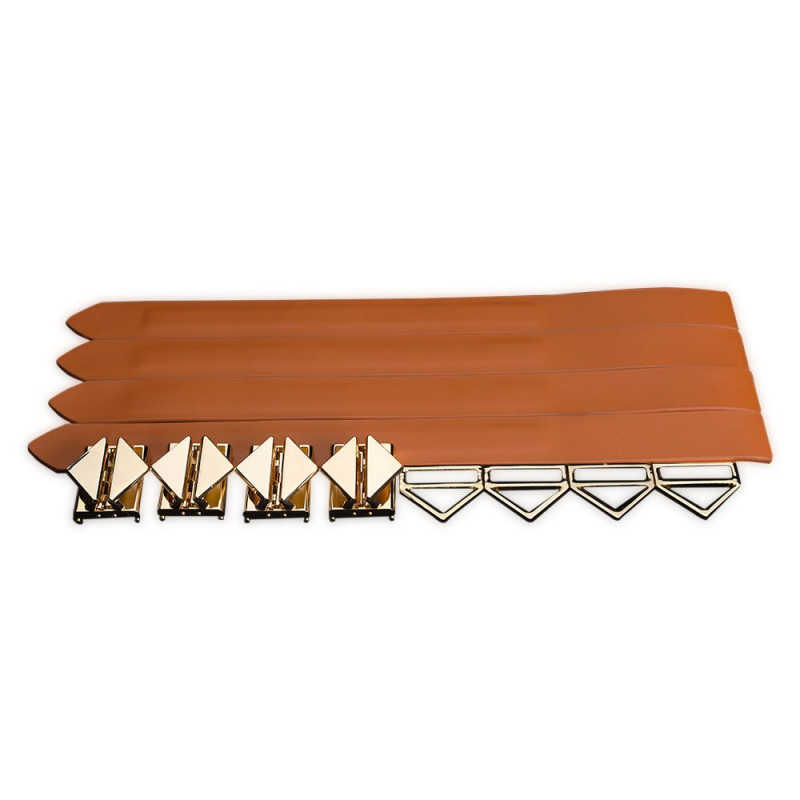 Близький план металевих пряжок та D-кілець набору LOCKINK Bondage & Restraint, що гарантують надійність фіксації.