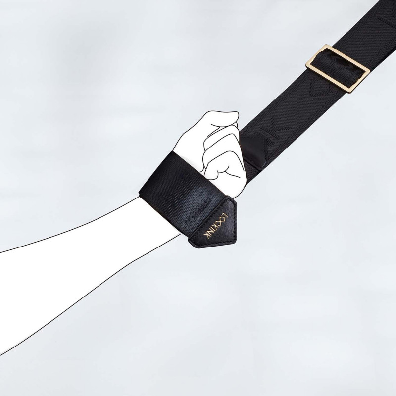 Фіксатори LOCKINK BDSM Adjustable Kit в дії - приклад використання