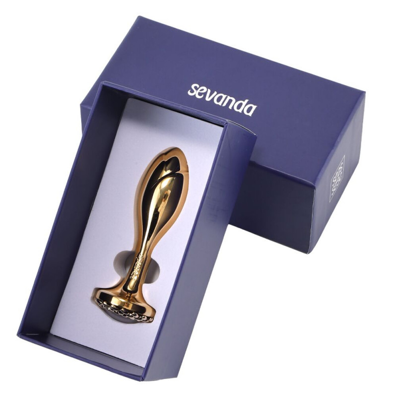 Анальна пробка LOCKINK SEVANDA Pearl Rose-shape в контексті, що натякає на інтимні насолоди, підкреслюючи її призначення