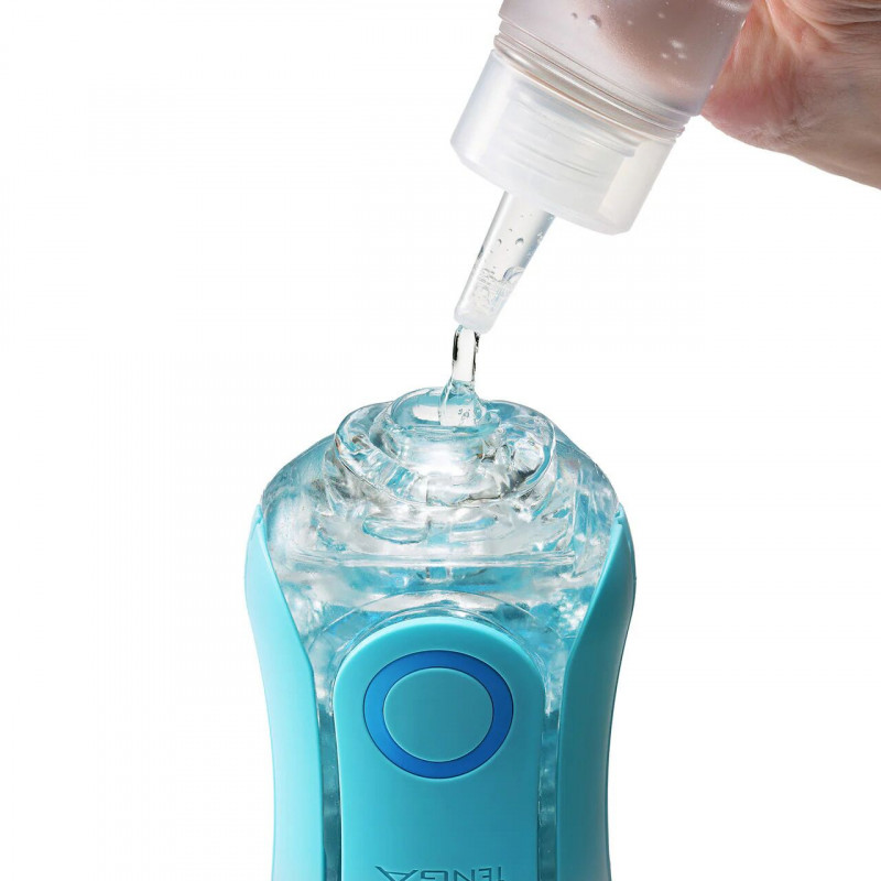 Мастурбатор Tenga Flip Orb Ocean Blue в действии, демонстрирующий эффект изменяемого сжатия