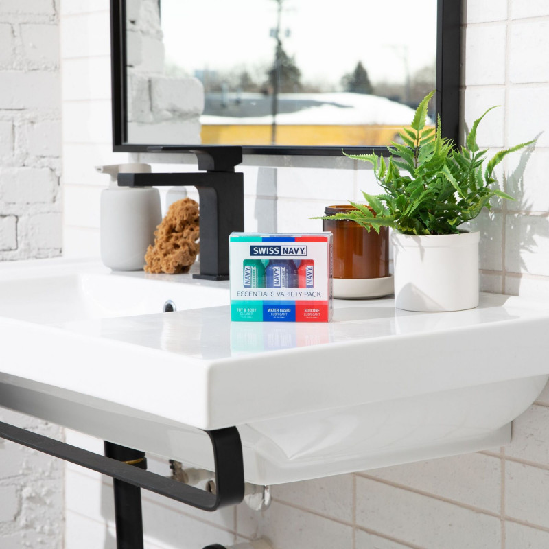 Swiss Navy Essentials Variety Pack: демонстрація етикетки одного з флаконів, склад