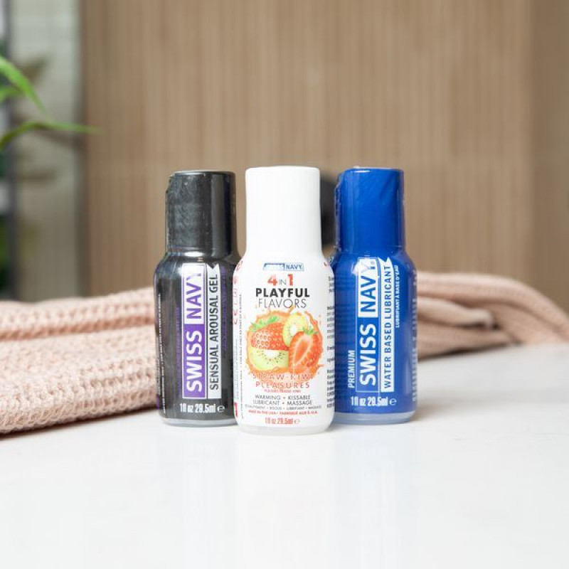 Три різні лубриканти з набору Swiss Navy Weekend Fun Pack - вигляд зблизька