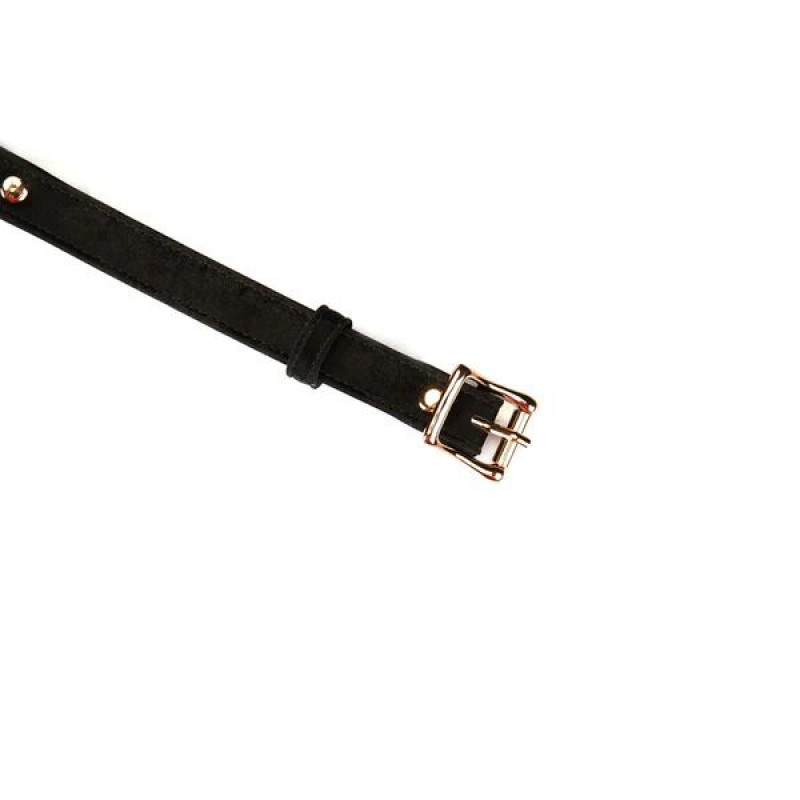 Повітропроникний кляп Liebe Seele Boudoir Amor Ball Gag, чорний, крупний план деталі, що забезпечує повітропроникність