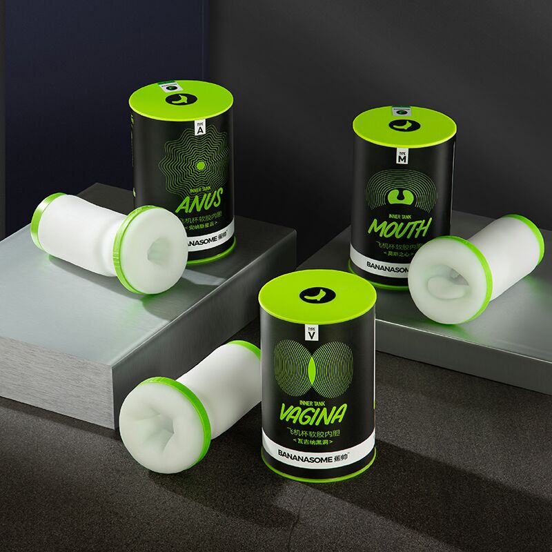 Рукав для мастурбатора BANANASOME ANUS KISSTOY в упаковці від KISSTOY, демонструючи комплектацію