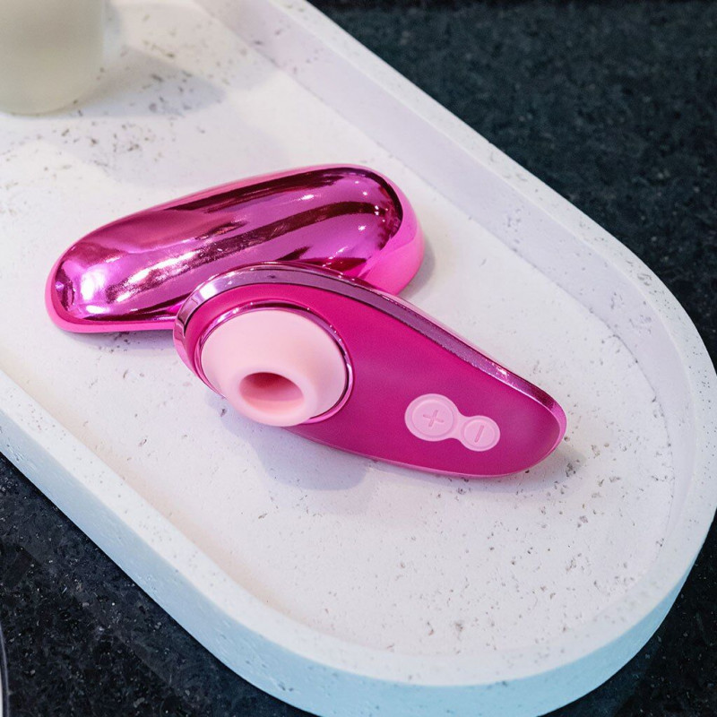 Комплектація Womanizer Liberty 2 Iggy Azalea: стимулятор та аксесуари